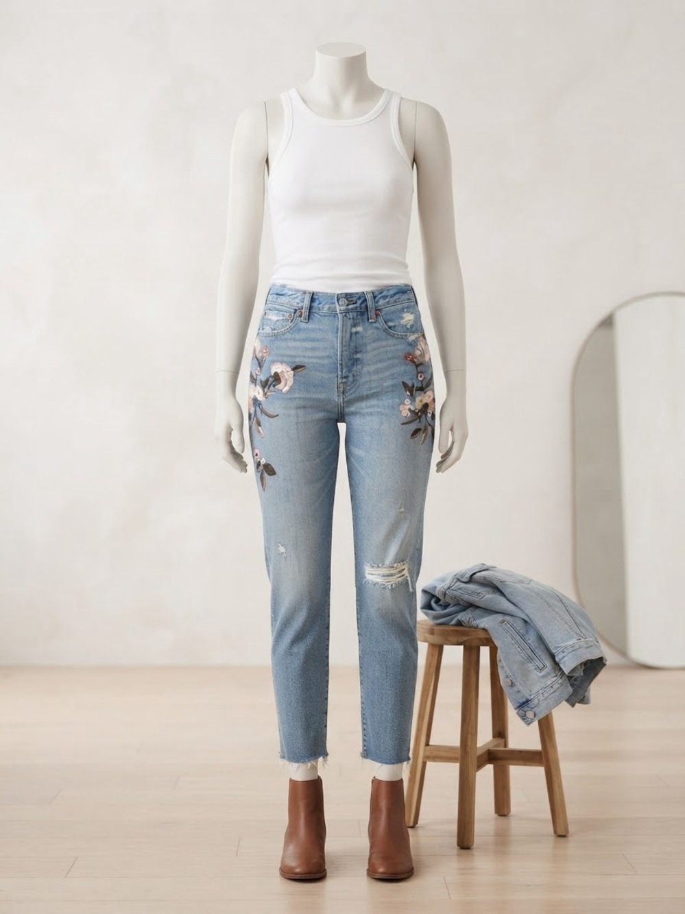 Abercrombie & Fitch Light Embroidered High-Rise Girlfriend Cropped Jeans sz 26/2